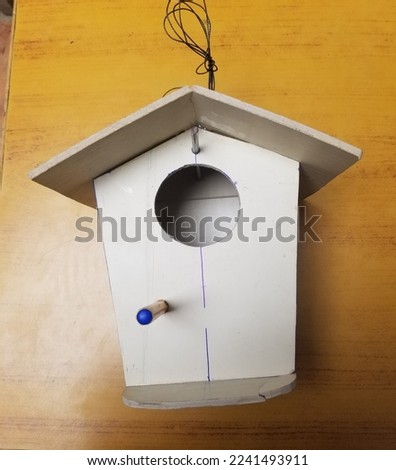 White plastic beautiful Sparrow home picture