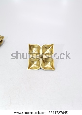 gold tray drawn on a white background