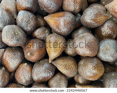 photo of salak fruit with a rough skin surface with a sweet astringent fruit taste.