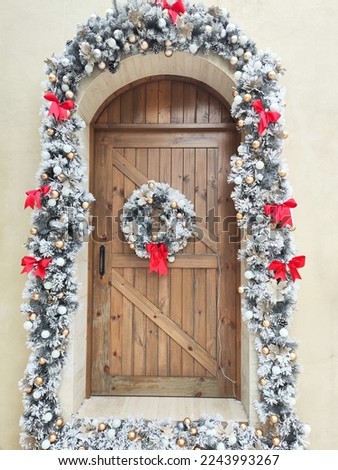  Wooden door with Christmas decoration. christmas and new year background
