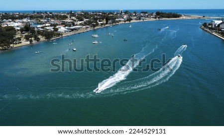 4k resolution picture of Mandurah Estuary. Boats and sailing in the bright blue water.