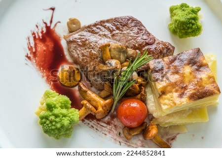 Flat roast beef slice with potato gratin, mushrooms, broccoli - Strip Loin Steak