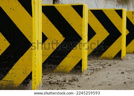 Black and yellow concrete arrows