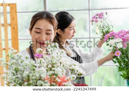 group of female florists Asians are arranging flowers for customers who come to order them for various ceremonies such as weddings, Valentine's Day or to give to loved ones.