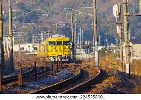 Pictures of Japanese Trains Running in the Countryside