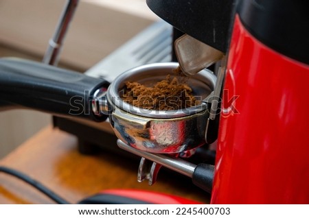 This type of grind size is suitable for espresso brewing methods, stovetop espresso makers, moka pots, and Aeropress (with a brewing time of 1-2 minutes).
