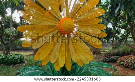 Plastic sunflowers set up outdoors in the longan garden 