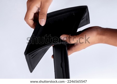 hand holding a empty wallet