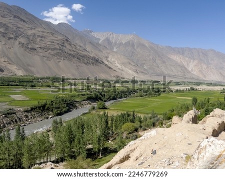 The river as a border line between Tajikistan and Afghanistan.