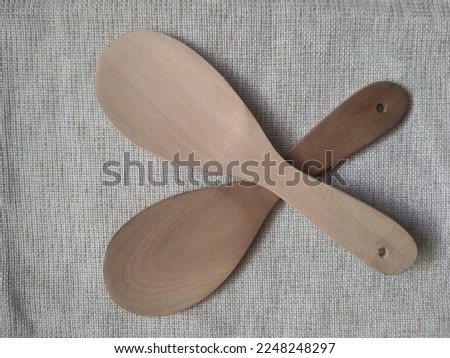 Wood can be processed into several tools that can make it easier for humans, for example a spoon made of this wood, besides functioning for food it is also for aesthetics.