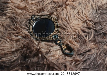 unique and aesthetic small mirror