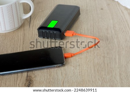 Mobile phone, smartphone is charged from the battery via usb cab