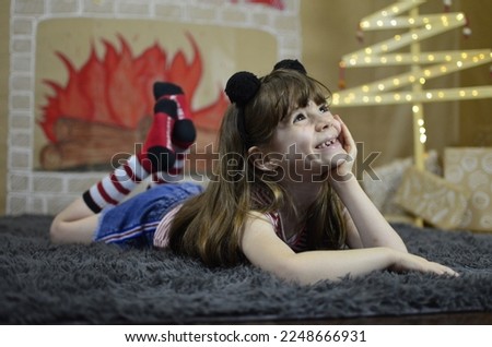 xmas photoshoot with girl and teddy bear on a draw backdrop