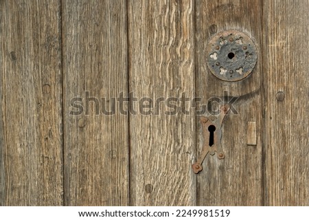 Fragment of an old door with a keyhole.