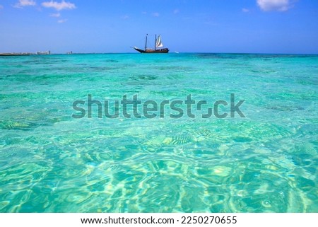 Secluded turquoise beach in idyllic Aruba, Caribbean Blue sea, Duth Antilles