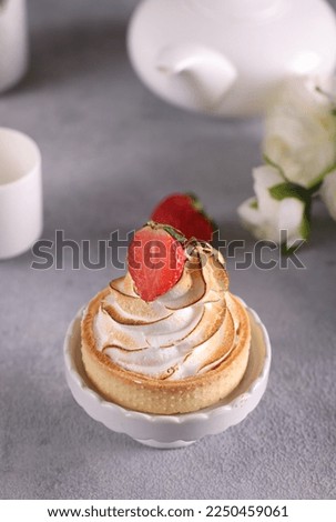 dessert tartlet with meringue and lemon cream