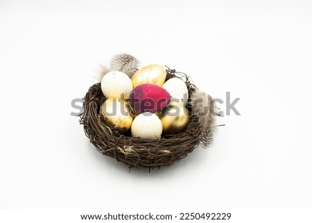 Nest, Easter golden and white eggs