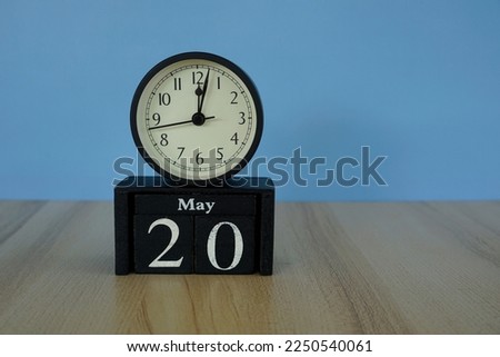 alarm clock with calendar cube date 20 May