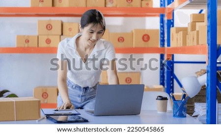 Asian girl using laptop and working at home Entrepreneurs, small businesses, start-ups, delivery boxes, online marketing, SMEs.