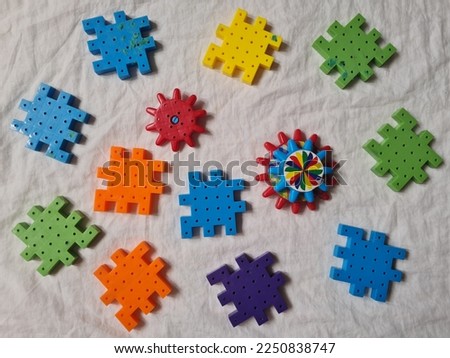 The puzzle asked to play with children in a variety of colors, looks beautiful, enhances development.
