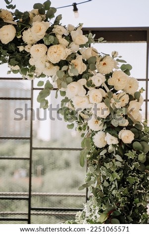 Flower Arch for Celebrate Wedding Day Ceremony