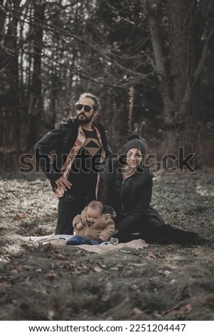 New born fall family photo shoot in forest with rad dad I. Sunglasses