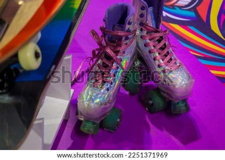 Roller skates have 4 wheels, a truck is put in. The truck allows roller skates to turn. move freely.