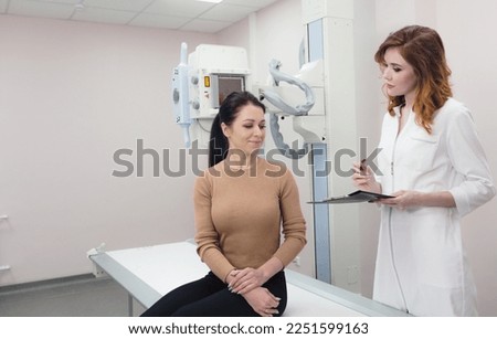 the radiologist records the patient's testimony before the X-ray procedure