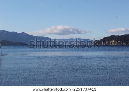 Immense lake with mountains in the background