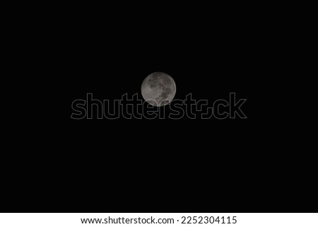 selective focus picture of beautiful full moon