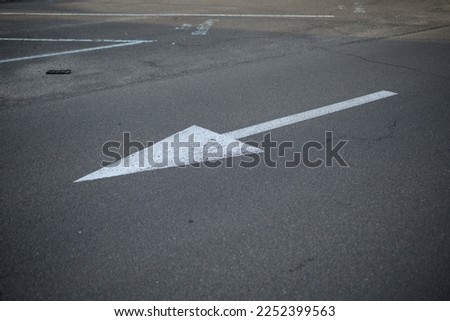 white arrow straight ahead direction of movement, direction of movement to the right, direction arrow for parking, white arrow on gray asphalt, asphalt texture, pedestrian crossing symmetrical	
