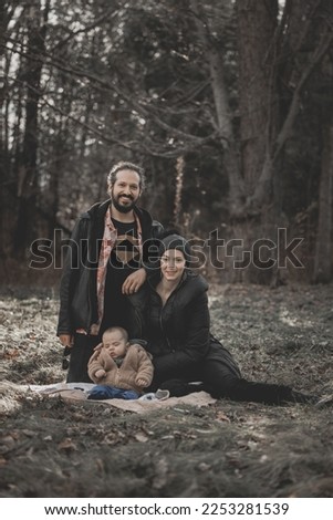 New born fall family photo shoot in forest