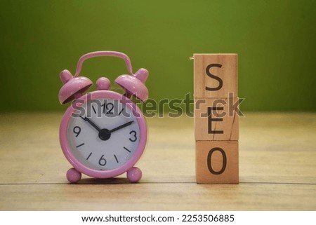 SEO wording on a wooden cube with clock