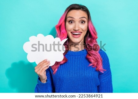 Photo of young surprised excited colored curly pink hairstyle girl hold bubble cloud speech good news promo isolated on aquamarine color background