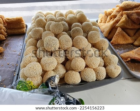 wet cakes or market snacks typical of Indonesian people
