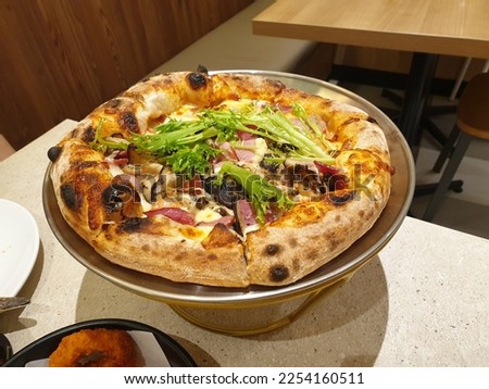 japanese and italian fusion pizza, with ham, mushroom and cheese