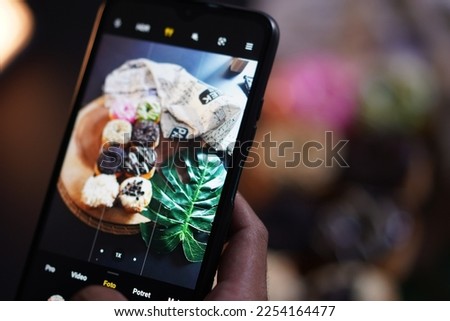 Take a picture of donuts using a cellphone