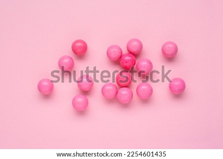 Many bright chewy gumballs on pink background, flat lay Royalty-Free Stock Photo #2254601435