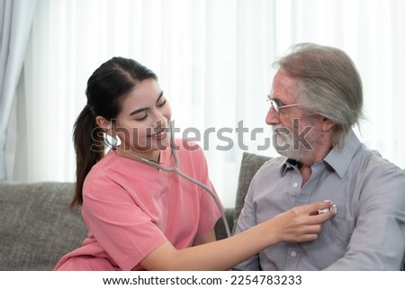Caregiver for an elderly man Weekly check-ups at the patient's residence. Ready to give medical advice and talk about various stories, exchange each other happily.