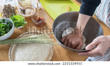 A woman cooking with rice flour.Knead the dough by hand.