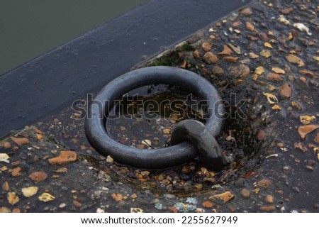 A metal ring for boat mooring that resembles the letter Q