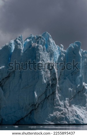 Big walls of ice, glacier