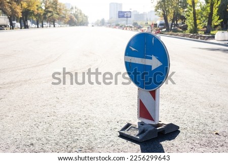 One way road sign, right direction