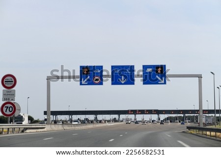 signs before the toll of a highway