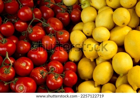 Lemons and tomatoes background pattern in a bazaar.