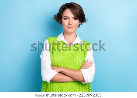 Portrait photo of young confident student university folded arms wear green vest shirt satisfied her courses isolated on blue color background