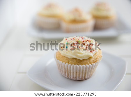 White Chocolate Cupcakes 