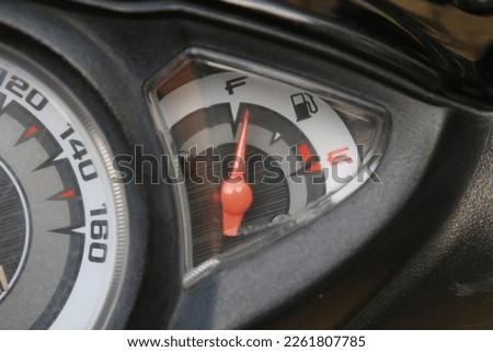Full tank. Fuel Gauge. The arrow indicates the level of fuel in the motorcycle's tank.