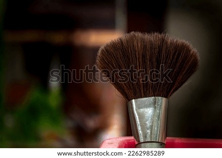 Make-up brush photo with blurred background focusing on make-up brush