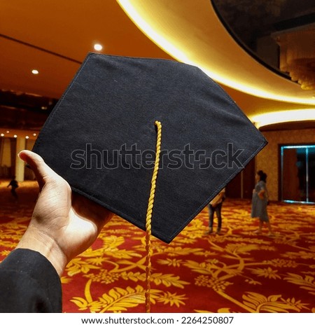 graduation moment, hat picture, memorable